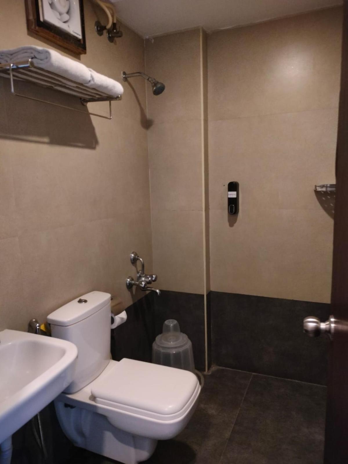 Astra Hotels & Suites - Hsr Layout Sector 1, Near Ecospace Bellandur Bangalore Exteriör bild