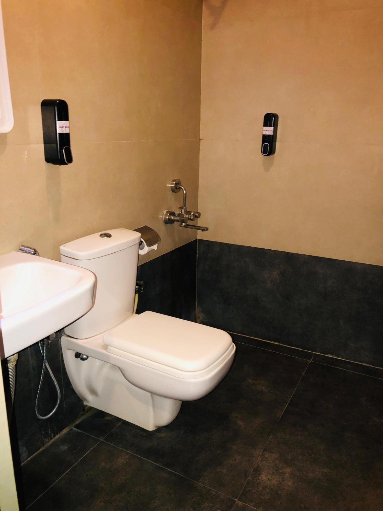 Astra Hotels & Suites - Hsr Layout Sector 1, Near Ecospace Bellandur Bangalore Exteriör bild